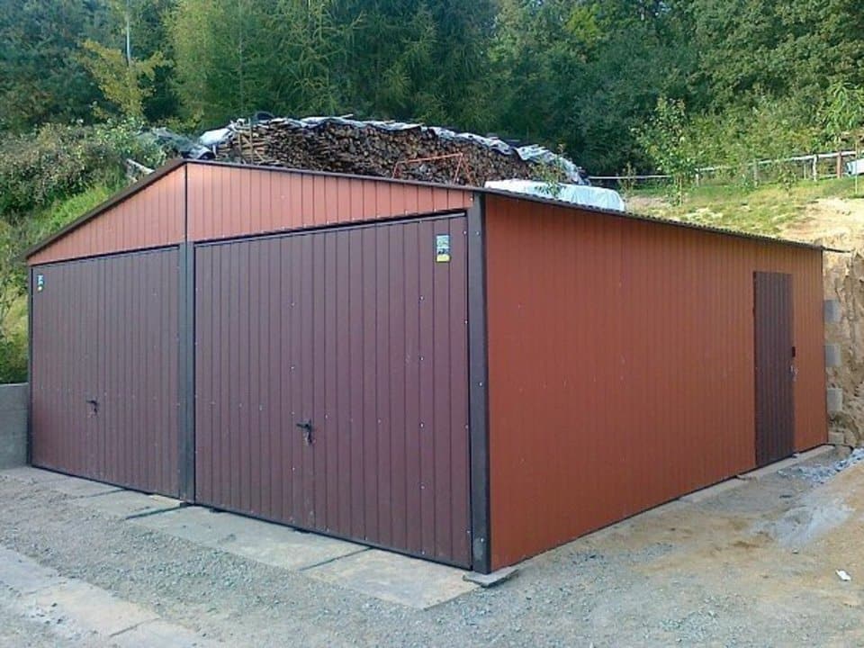 Plechová montovaná garáž 6×5 - hnědá