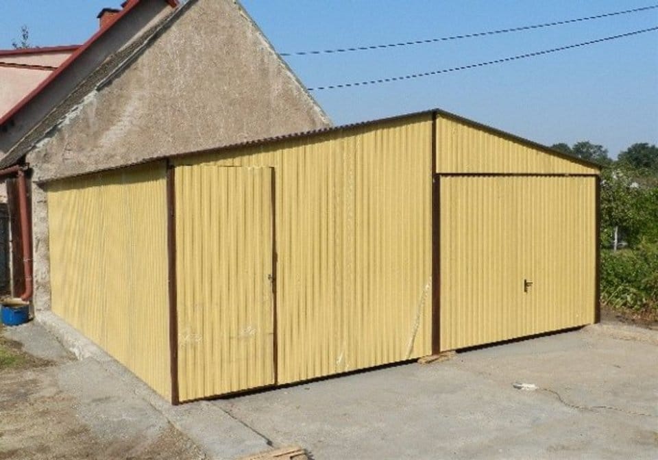 Plechová montovaná garáž 6×6 - béžová