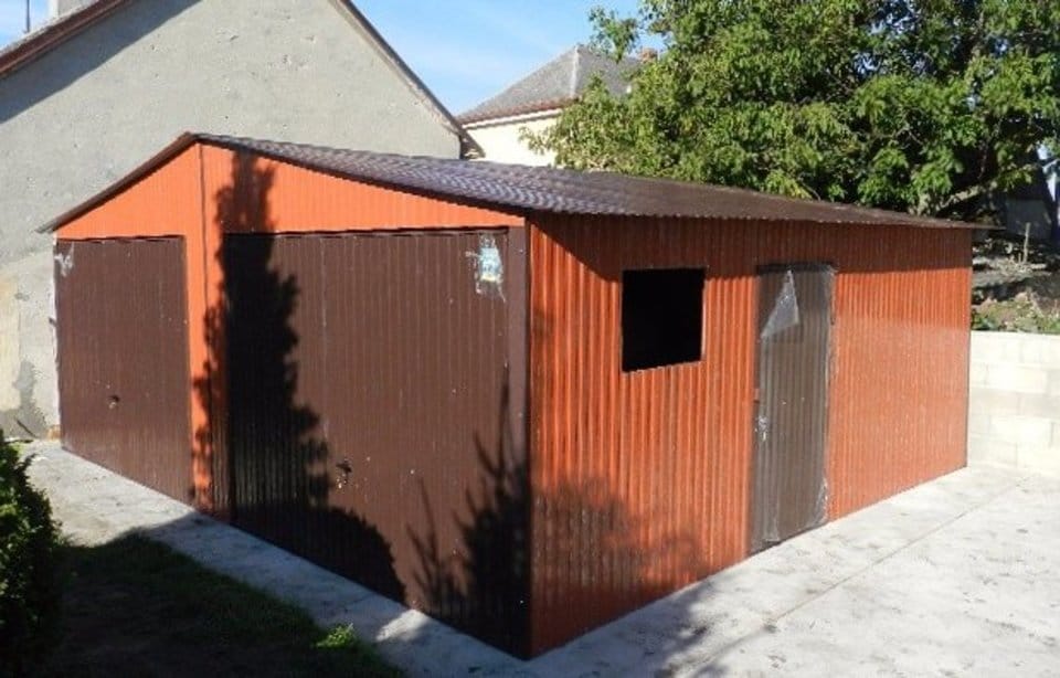 Plechová montovaná garáž 6,5×6 - hnědá