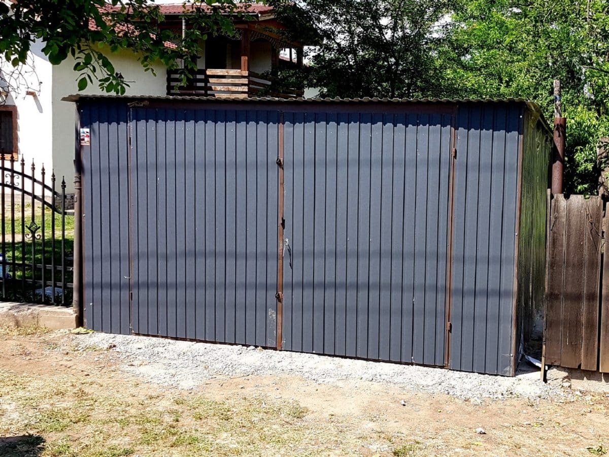 Plechová montovaná garáž 4×5m - grafit tmavý matný
