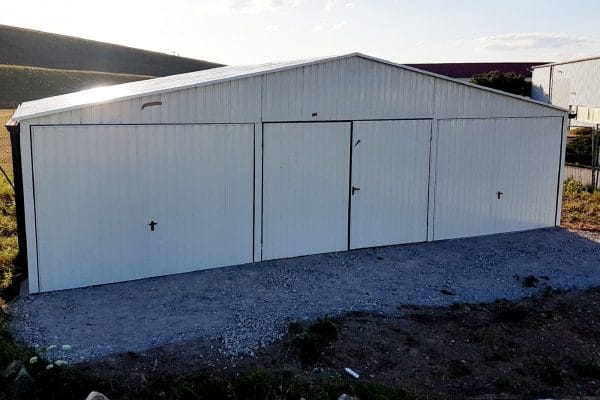 Plechová garáž 9x6 m – bílá