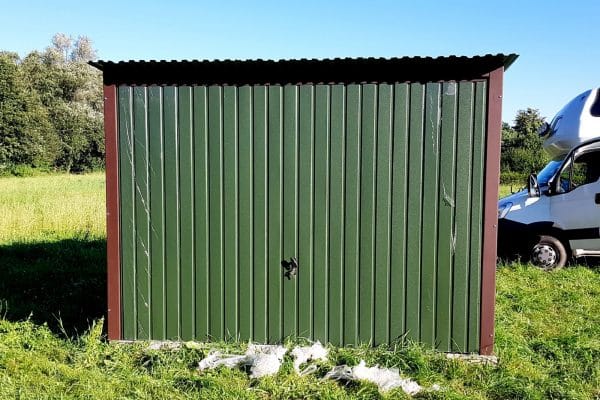Plechová garáž 3×5m – tmavo zelená matná