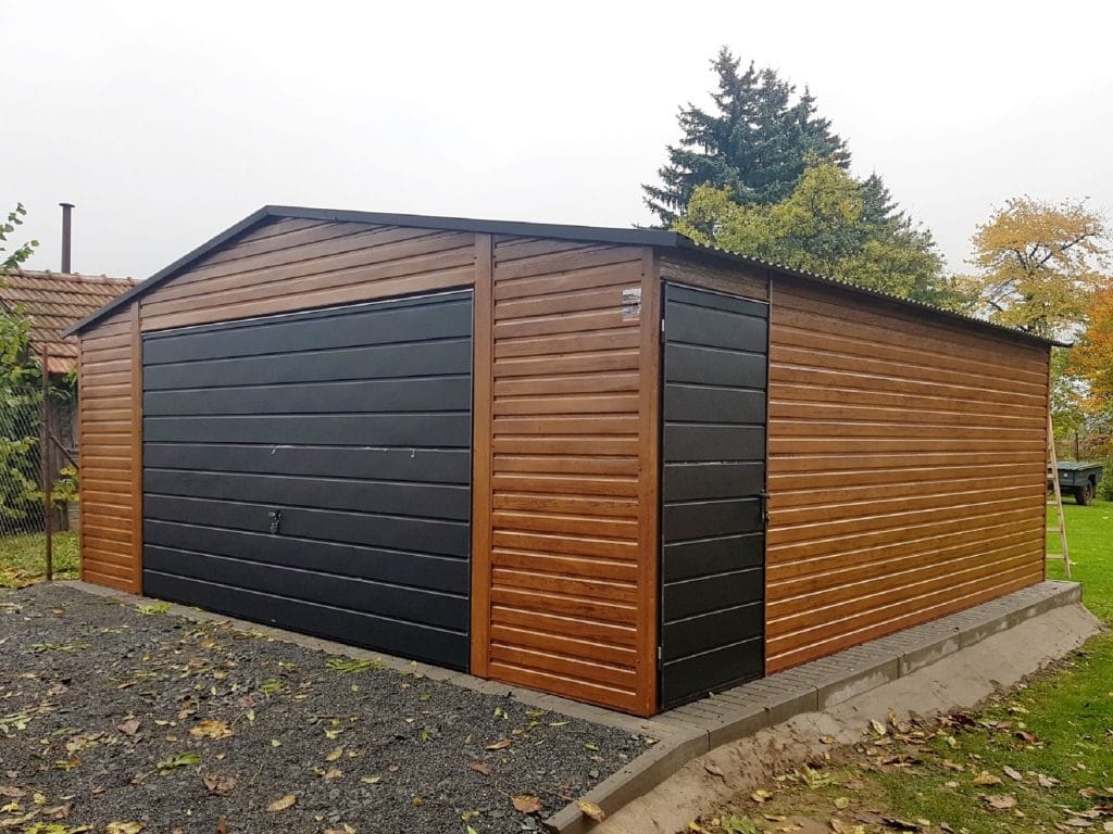 Plechová garáž 6x6 m – Zlatý dub světlý/ černá matná