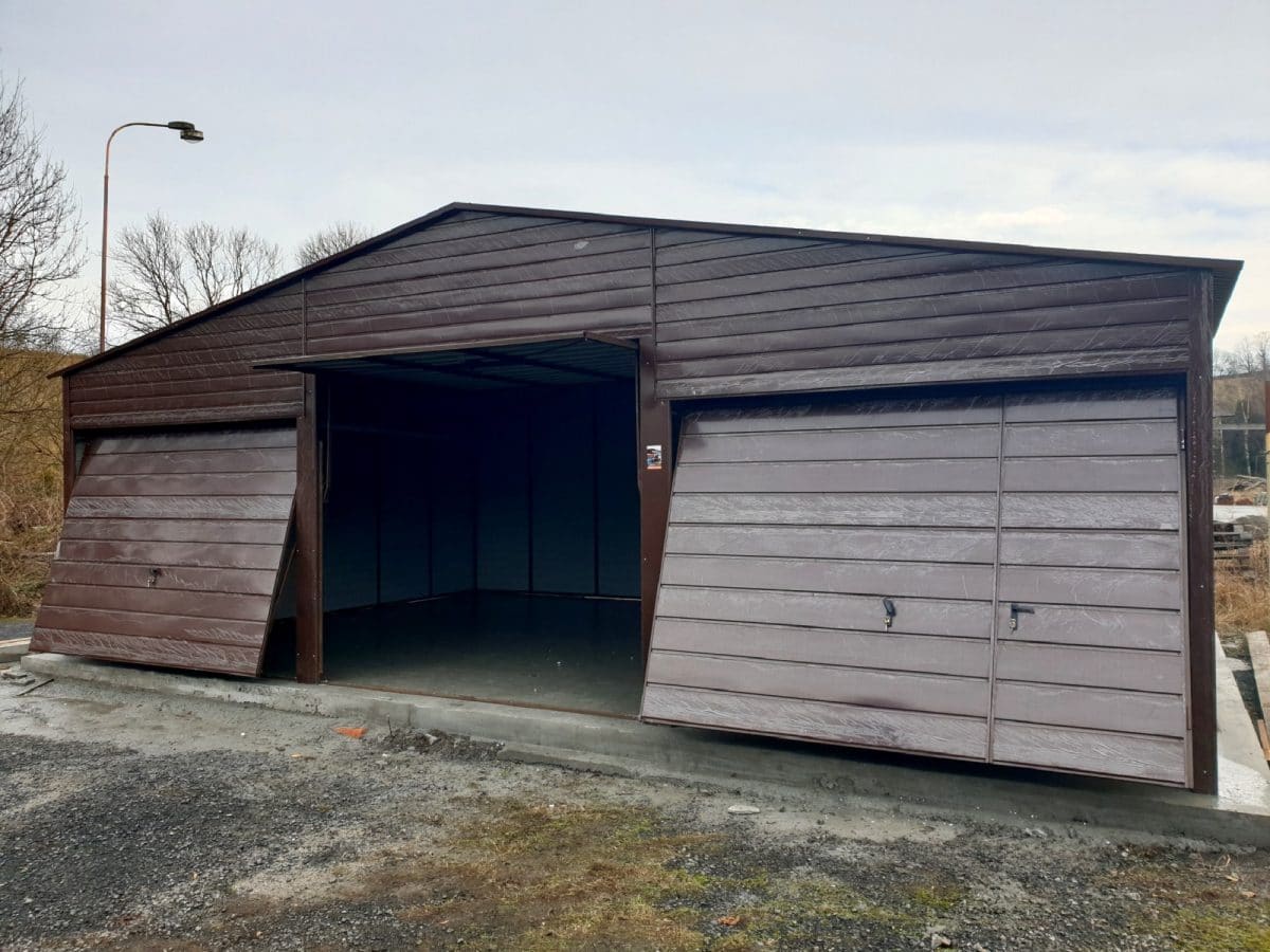 Plechová garáž 9x6 m – tmavě hnědá